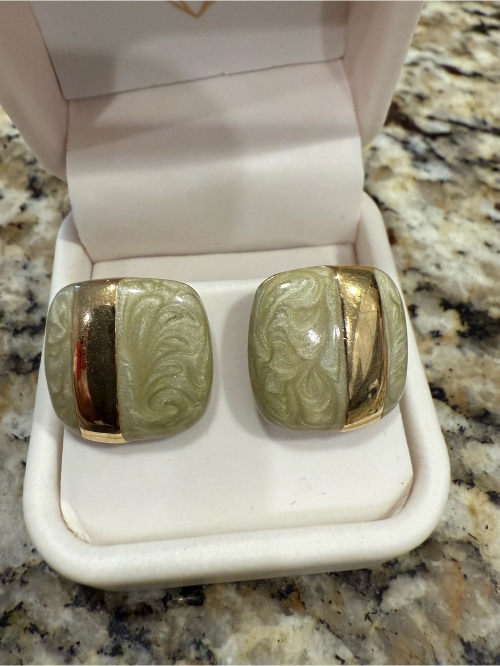 Sara Coventry mid century vintage post earrings gold tone swirled cream